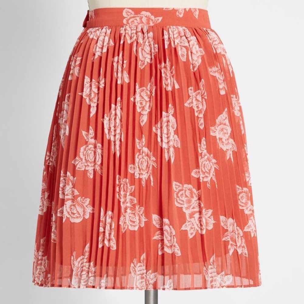 ModCloth perfectly posh pleated floral skirt, size 8